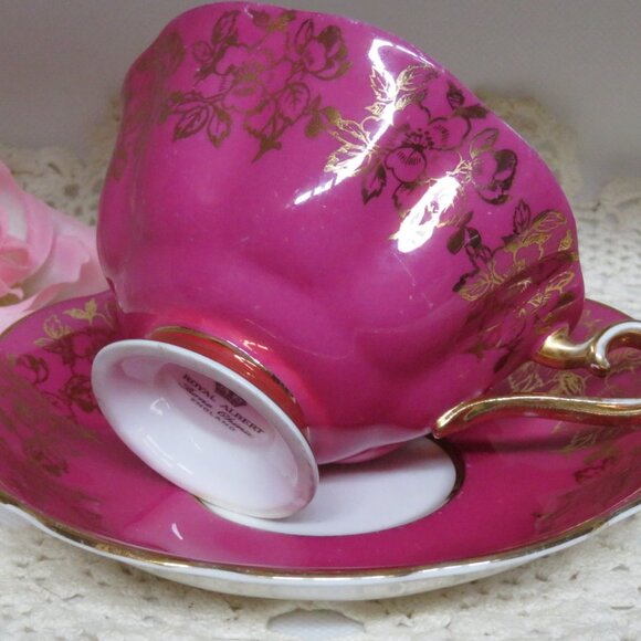 Royal ALBERT Deep Pink & Gold TEACUP & Saucer Vintage (K646) - Picture 2 of 8